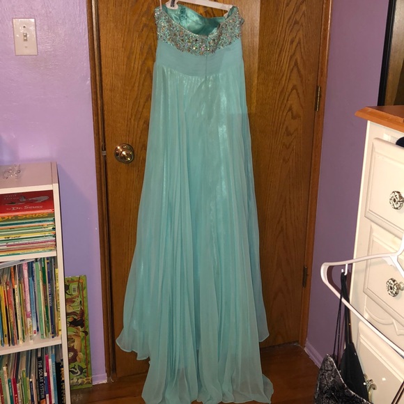 Dress - Picture 2 of 2